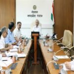 हर जिला अपनी अर्थव्यवस्था बनाने की पहल करे