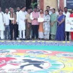 सेवा के रंग, राष्ट्र के संग’ थीम पर छात्राओं ने रंगोली से दिया राष्ट्रसेवा का संदेश